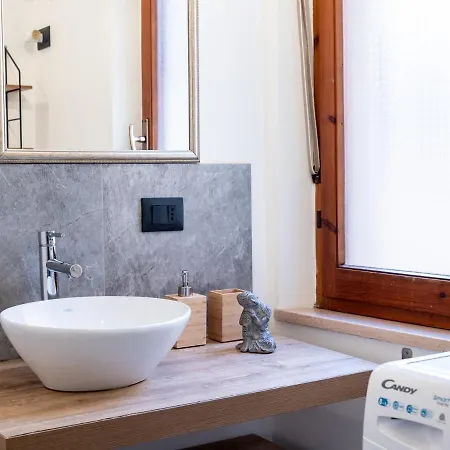 Little Diamond - City Centre Apartment Cagliari